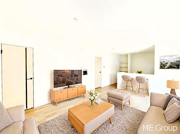 ご家族の賑やかな話し声で包まれる明るいリビング ※家具はCGです