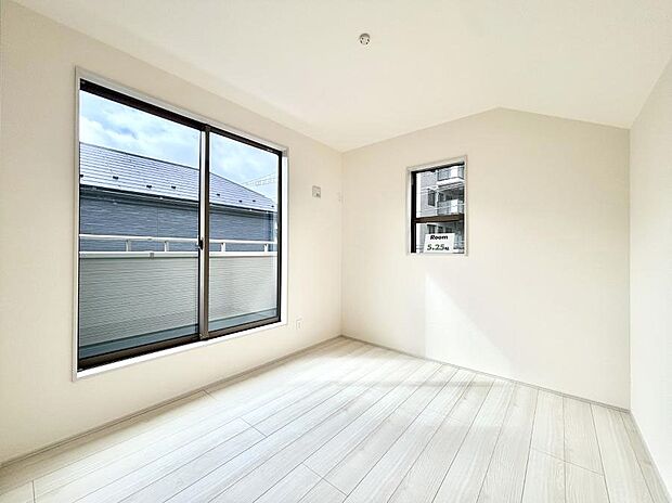 明るいバルコニーサイドに洋室を設置。目覚めの良い寝室に。