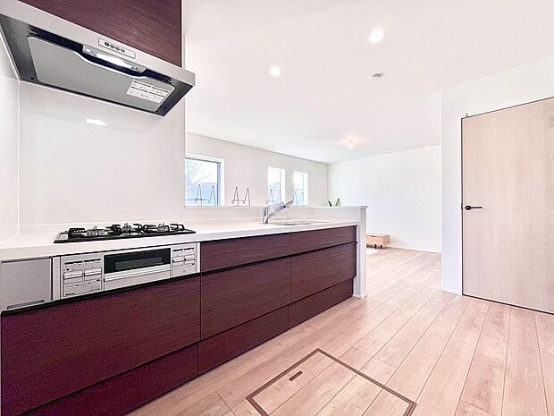 料理をしながらでもご家族との会話を楽しめる対面キッチン