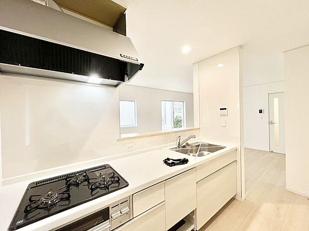 広々とした使い勝手の良いキッチンで日々のお料理も楽しくなりそう