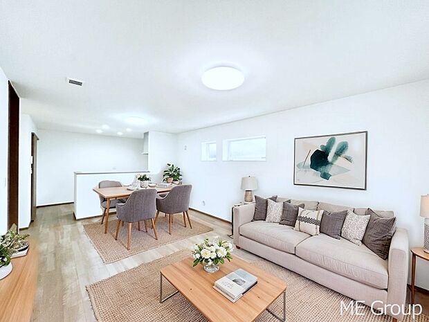 落ち着いた雰囲気のLDKは家族みんなの快適空間 ※家具はCGです