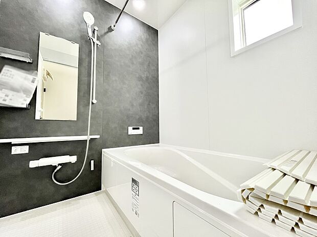 落ち着いた雰囲気でゆっくりお寛ぎいただけるバスルーム