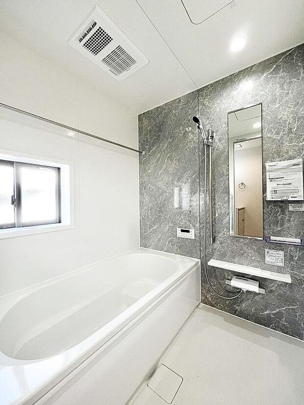 落ち着いた雰囲気でゆっくりお寛ぎいただけるバスルーム