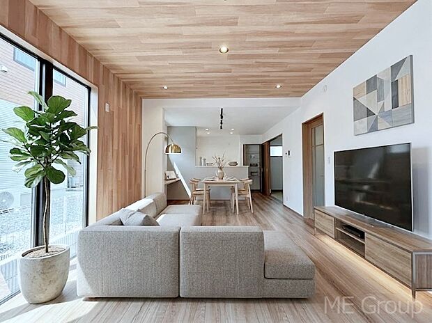 落ち着いた雰囲気のLDKは家族みんなの快適空間 ※家具はCGです