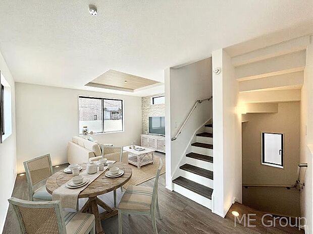 大きな窓からたっぷりの陽光と風を感じられるリビング ※家具はCGです