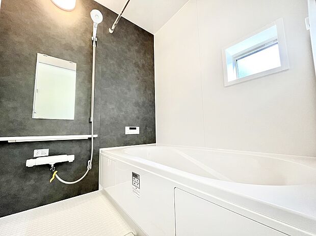 落ち着いた雰囲気でゆっくりお寛ぎいただけるバスルーム