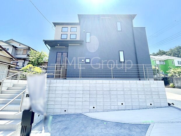 洗練された外観、上質な住空間が広がる室内は永く安心して過ごせる住居です。