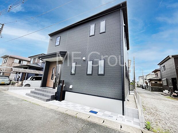 たっぷりの陽光と心地よい風が舞い込む住まい