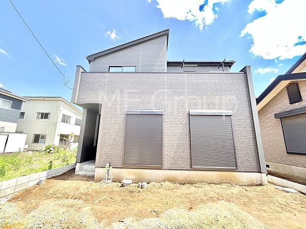 洗練された外観、上質な住空間が広がる室内は永く安心して過ごせる住居です。 　