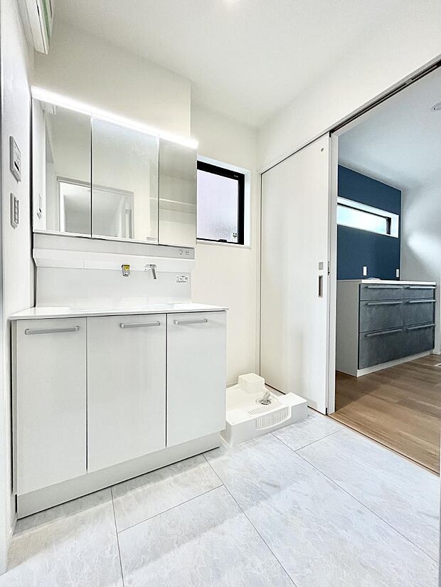 【脱衣場】身支度もスムーズにおこなえる脱衣場    