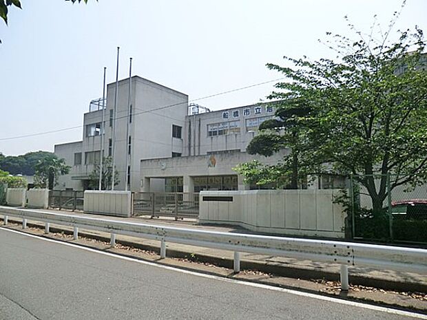 四街道市立旭中学校(約480m)