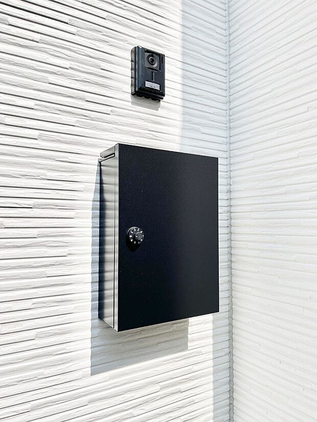 【その他現地】シンプルなデザインのポスト  