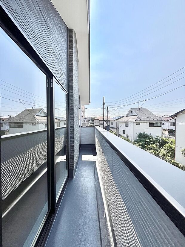 【バルコニー】風通しの良いバルコニー  