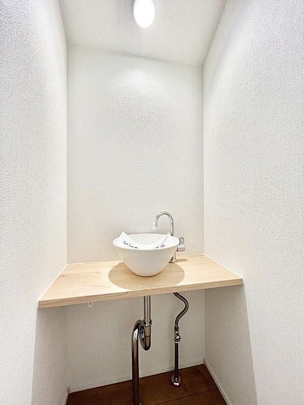 【セカンド洗面台】2階にセカンド洗面台があり、手洗いや掃除に大変便利です。