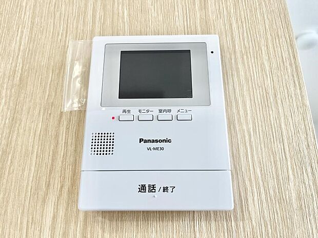 【TVモニター付きインターフォン】ＴＶモニター付きインターホンは訪問者が誰なのかを確認してからドアを開けられるため、防犯に役立ちます。 