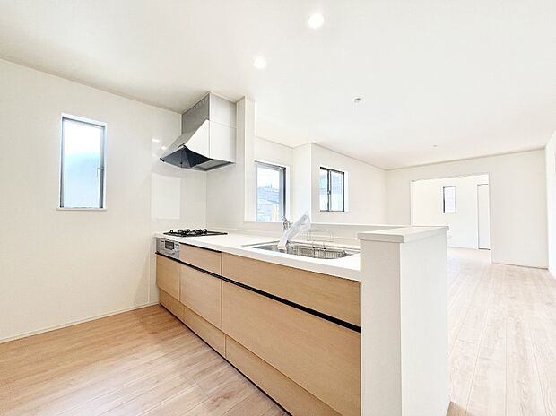 【ダイニングキッチン】料理をしながらご家族との会話を楽しめる対面カウンターキッチン