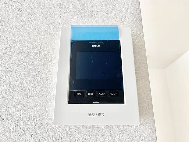【TVモニター付きインターフォン】訪問者が一目でわかる安心のＴＶモニター付きインターホン。 