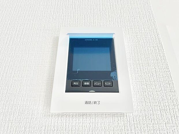 【TVモニター付きインターフォン】訪問者が一目でわかる安心のＴＶモニター付きインターホン。 