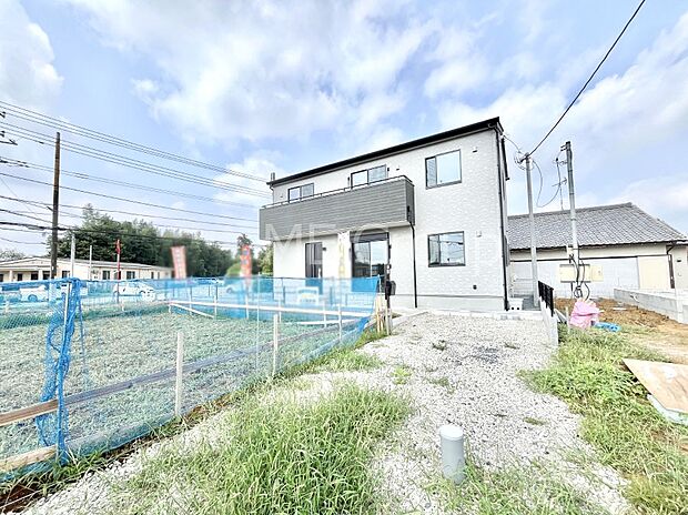 【前面道路含む現地写真】前面道路はきちんと整備されています  