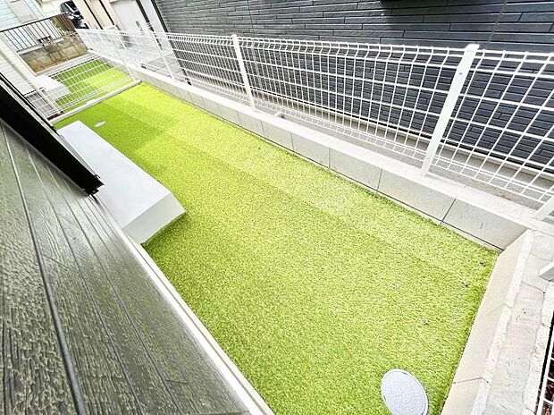 【庭】ガーデニングや家庭菜園も楽しめるお庭付き。