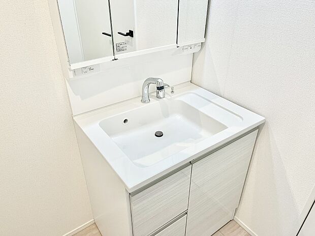 【シャワー水栓】ハンドシャワー付き!使いやすい洗面台。