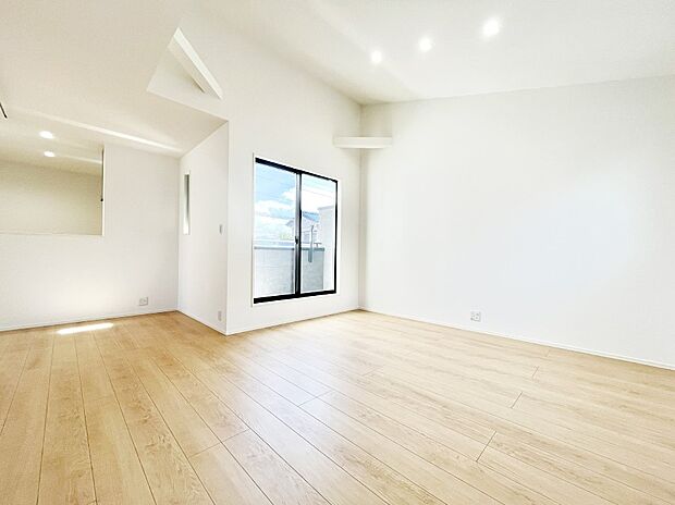 【リビングダイニング】落ち着いた雰囲気のＬＤＫは家族みんなの快適空間