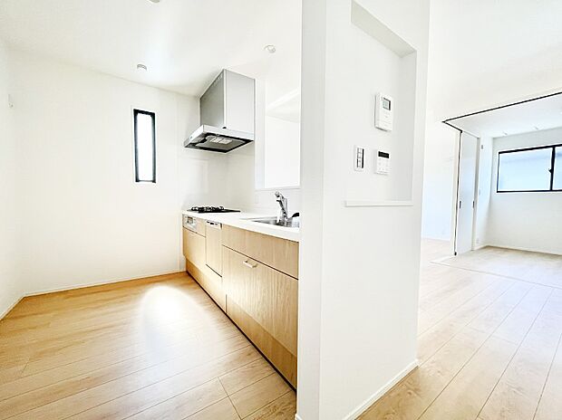 【ダイニングキッチン】料理をしながらご家族との会話を楽しめる対面カウンターキッチン