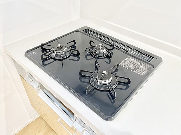 【ガスコンロ】三口ガスコンロでお料理が一気にはかどりそう  