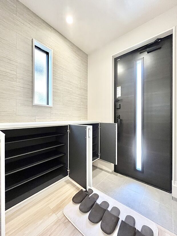 【シューズボックス】たっぷり収納できるシューズボックス。