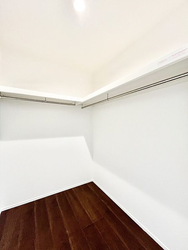 【ウォークインクローゼット】ウォークインクローゼットの活用で生活空間スッキリ