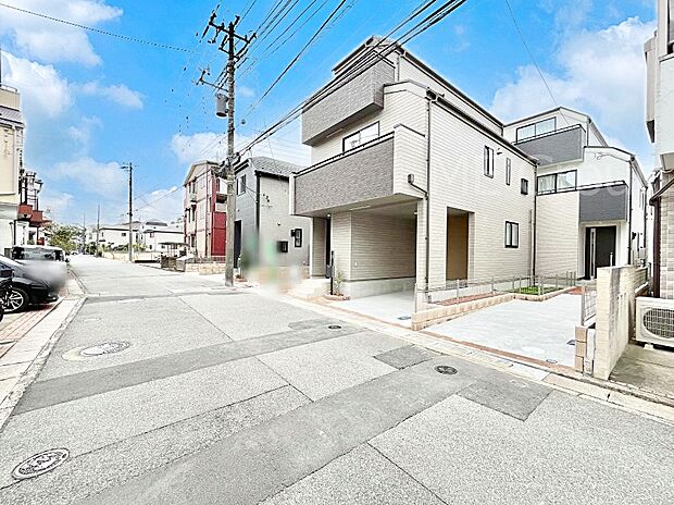 【前面道路含む現地写真】奥まった地形は、車道に面しておらず、静かでプライベート感を味わえる立地です。