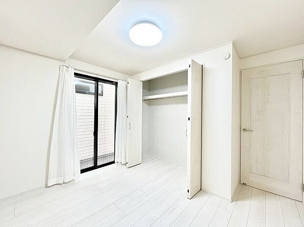 【寝室】収納も充実しています！どんなお部屋にするか考えるのが楽しみですね。