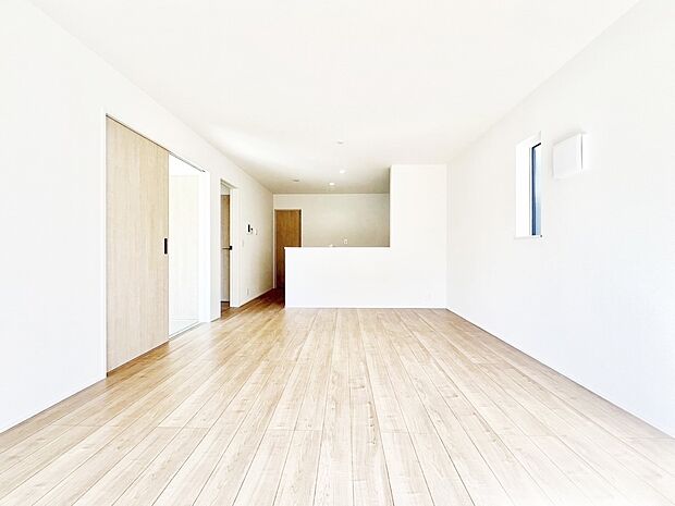 【ダイニング】家族の笑顔が自然と生まれてくる、そんな雰囲気のダイニングに仕上がっています。