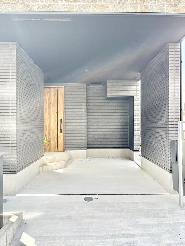 【駐車場】雨風から大切な愛車を守るビルトインガレージ