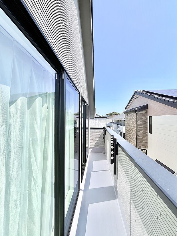 【バルコニー】風通しの良いバルコニー  