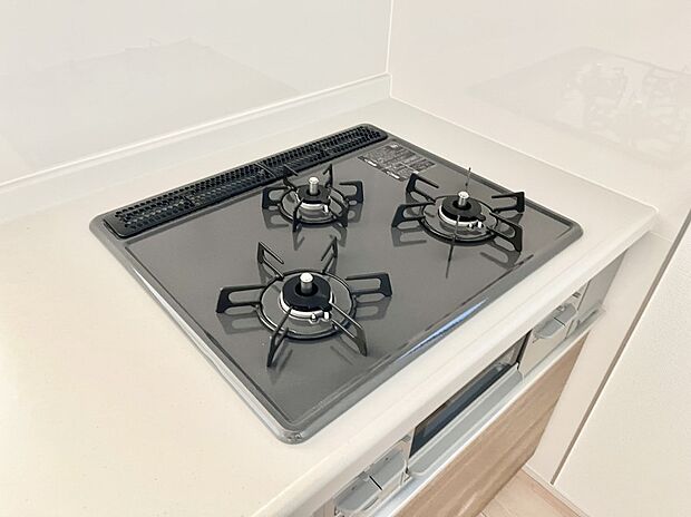 【ガスコンロ】三口ガスコンロでお料理が一気にはかどりそう  