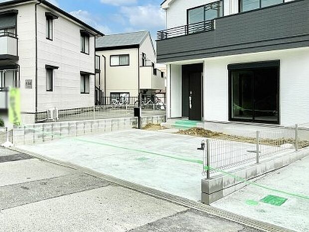 【駐車場】駐車2台可能！急なお客様の駐車に。また、ご家族の自転車スペースとしても大活躍。