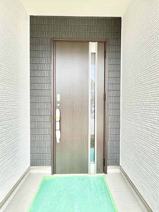 【玄関】大切な家族、来客を出迎える玄関。