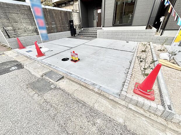 【駐車場】駐車2台可能！急なお客様の駐車に。また、ご家族の自転車スペースとしても大活躍。