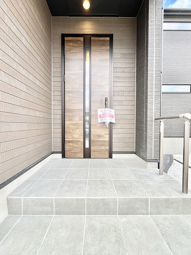 【玄関】大切な家族、来客を出迎える玄関。