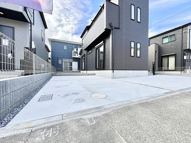 【駐車場】駐車2台可能!急なお客様の駐車に。また、ご家族の自転車スペースとしても大活躍。