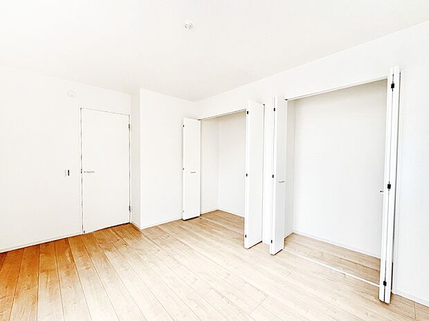 【寝室】収納が充実したお部屋でゆったりリラックスタイムが過ごせます!