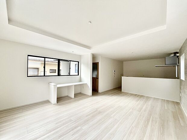 【リビングダイニング】床暖房付き広々リビングは家族みんなの快適空間！家族のつながりを強くする大事なスペースです。 