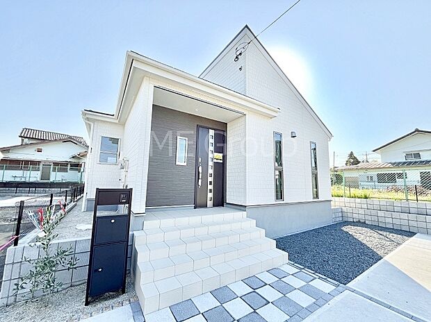 【現地外観写真】洗練された外観、上質な住空間が広がる室内は永く安心して過ごせる住居です。