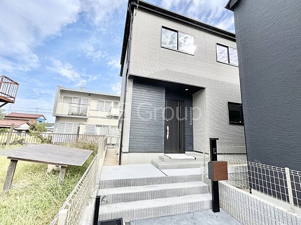 【現地外観写真】上質感あふれる外観デザイン。魅力の住まいを実現。