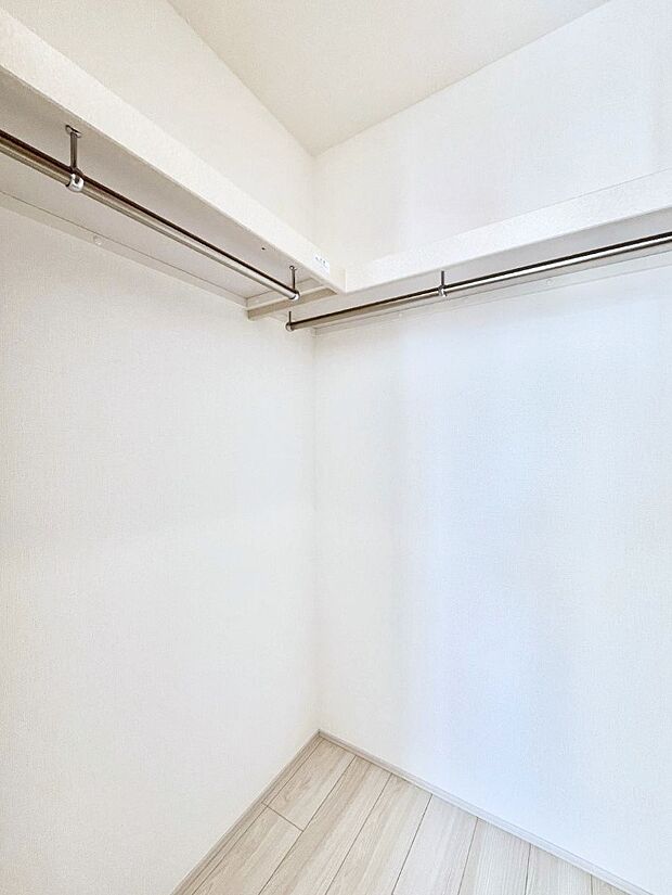 【ウォークインクローゼット】ウォークインクローゼットの活用で生活空間スッキリ  