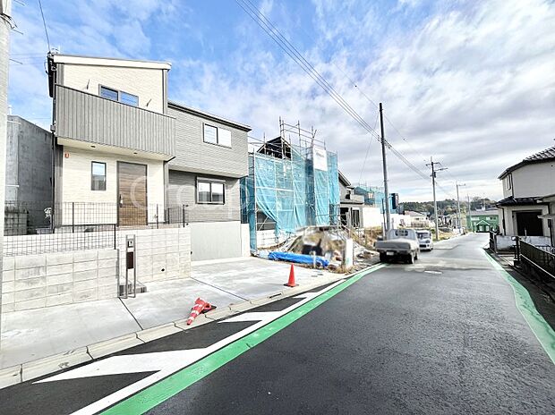 【前面道路含む現地写真】前面道路はきちんと整備されています  