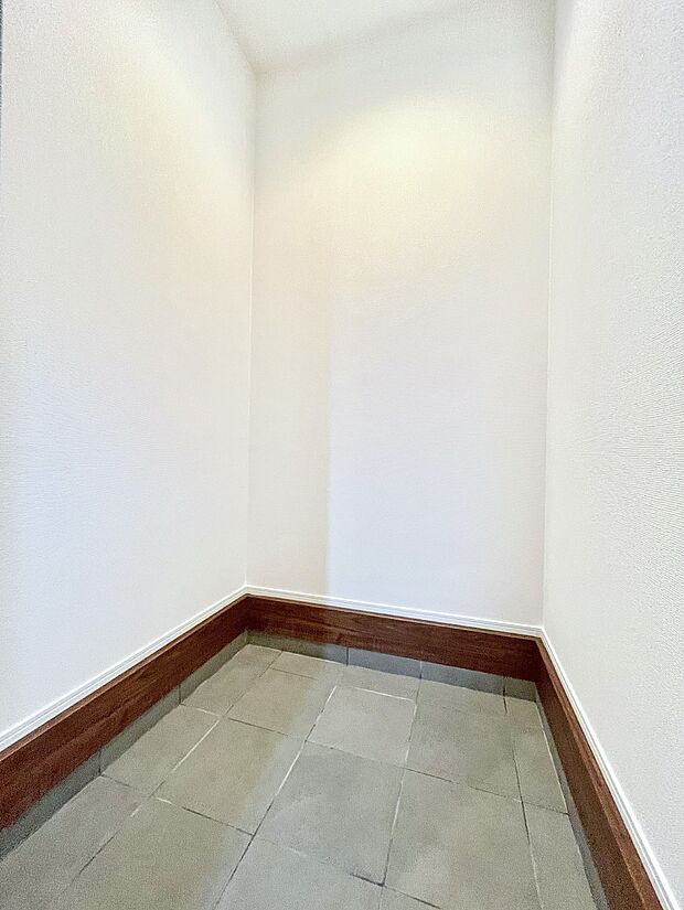 【収納】シューズインクローク付き!雨具やベビーカーも置けます。