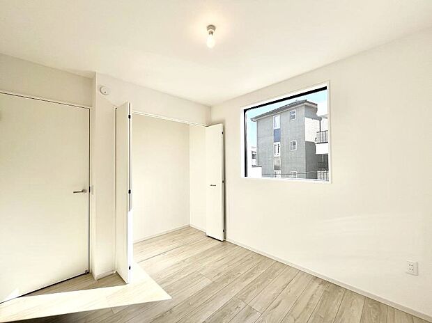 【寝室】収納が充実しているので居住スペースを広々使えます  