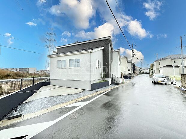 【前面道路含む現地写真】堂々完成！！ ここから始まる新生活を応援いたします！ 